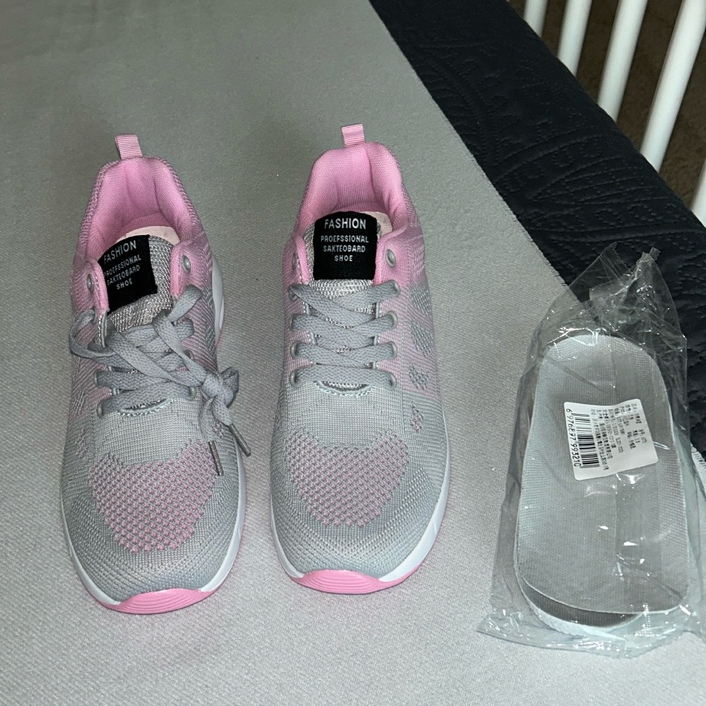 Women’s sneakers with comfort inserts